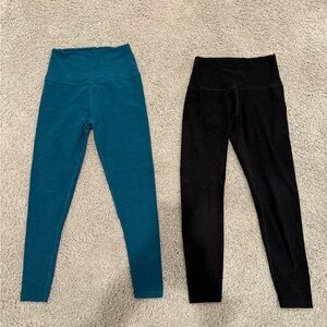 Size small Beyond Yoga Leggings *has some holes